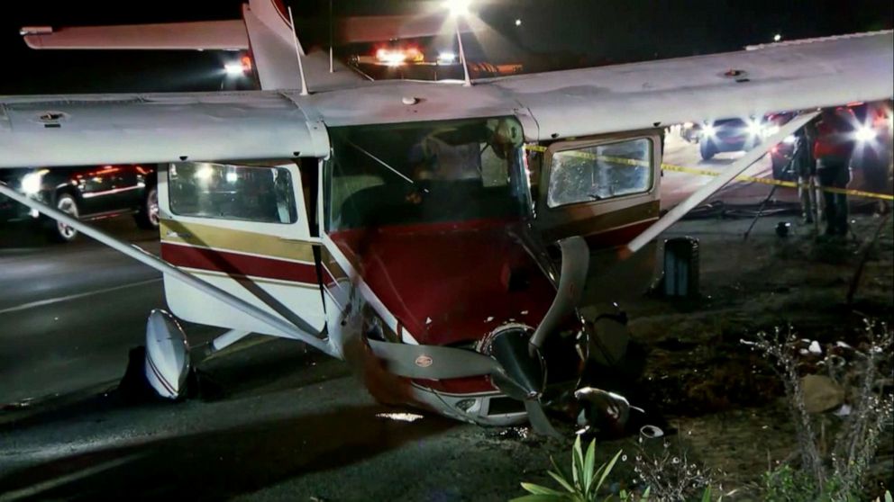 Small Plane Makes Emergency Landing On Freeway Abc13 Houston