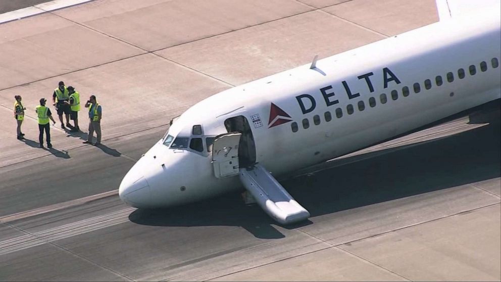 Delta plane lands safely at Charlotte airport without front landing gear