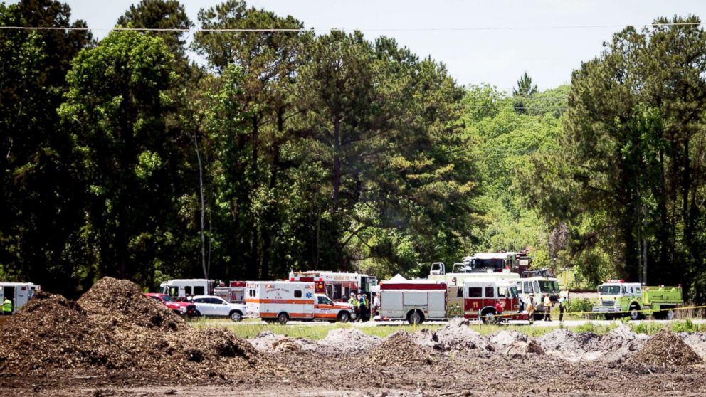 PHOTO: Emergency crews stage at the site of a military C-130 plane crash in Port Wentworth, Ga., May 02, 2018.