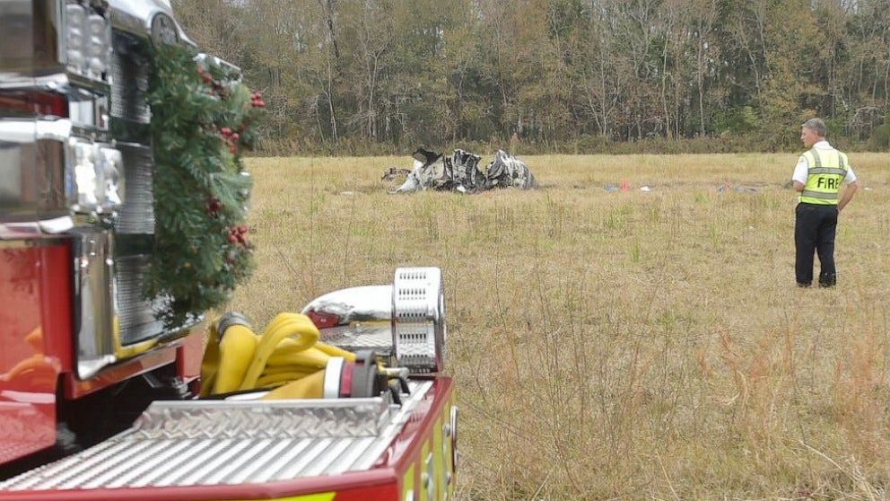 PHOTO: Emergency personnel respond to a plane crash near Verot School and Feu Follet roads in Lafayette, la., Dec. 28, 2019. 