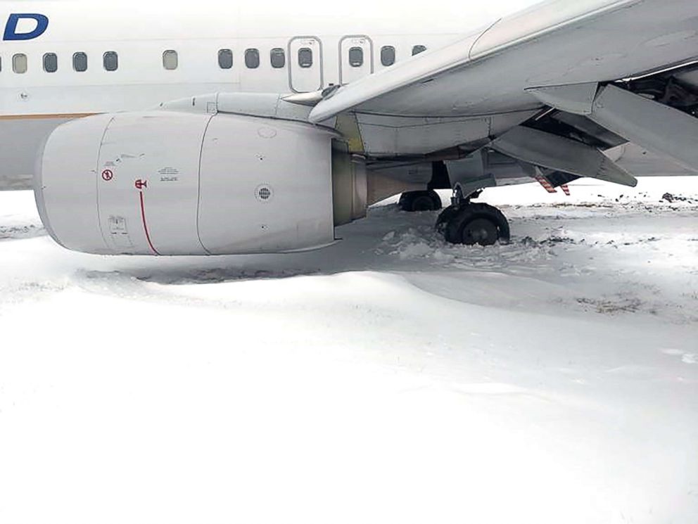 PHOTO: A flight from Phoenix flying into Chicago's O'Hare International Airport skidded off a snowy runway on Jan. 19, 2019.