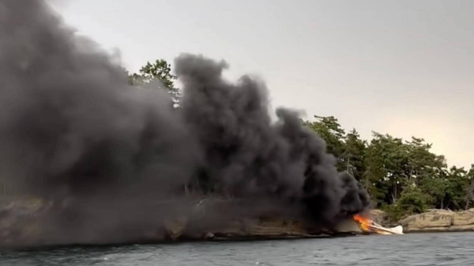 Multiple injured, 1 critically, after seaplane with 11 aboard crashes in Wash. state