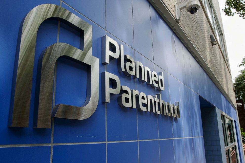 PHOTO: A sign is pictured at the entrance to a Planned Parenthood building in New York, Aug. 31, 2015.