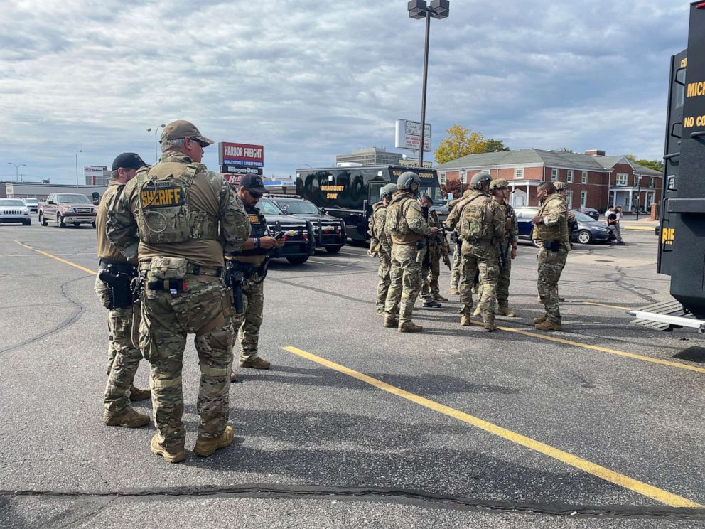 PHOTO: Law enforcement personnel arrive to the scene of an active shooter in Dearborn, Mich., Thursday, Oct. 6, 2022.