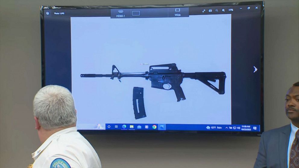 PHOTO: Police say a 19-year-old student was armed with an AR-15 rifle when he entered St.  Louis, Missouri, during a press conference on Oct. 25.  2022, the day after the shooting.