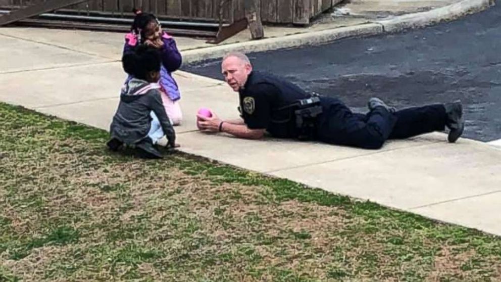 Virginia police officer 'caught' playing with kids after responding to ...