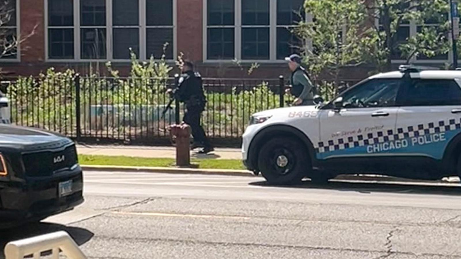 1 officer killed, 1 in critical condition after shooting in Chicago hospital: