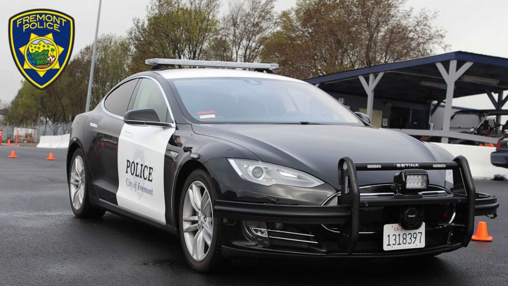 Tesla Patrol Car Has Power Problem During High Speed Chase