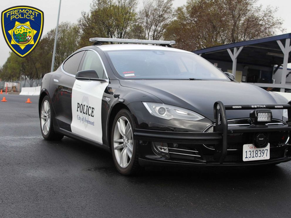 Tesla police vehicle ran out of power during a car chase ...