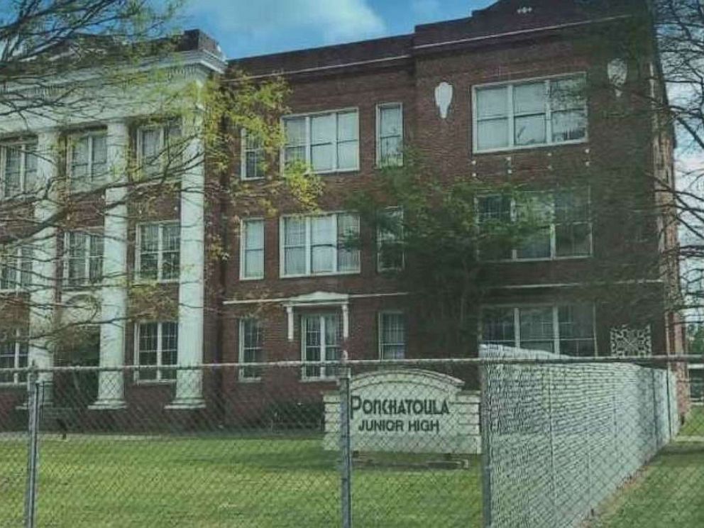 PHOTO: Administrators are investigating the rough takedown of a female student at Ponchatoula Jr. High School in Ponchatoula, La., after it was captured on video.