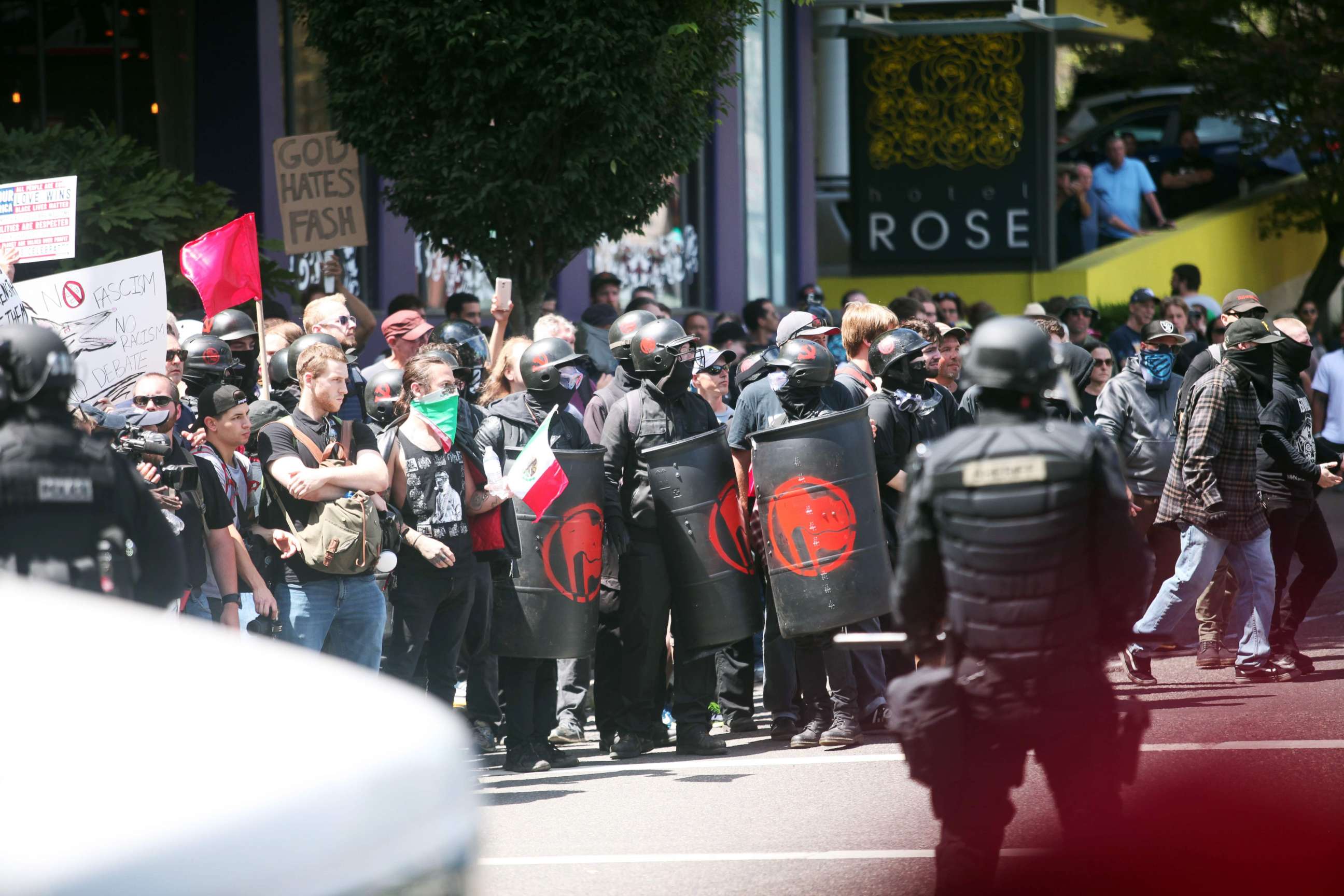 PHOTO: People on all sides of the political spectrum gather for a campaign rally organized by right-wing organizer and Patriot Prayer founder Joey Gibson in Portland, Oregon, August 4, 2018.
