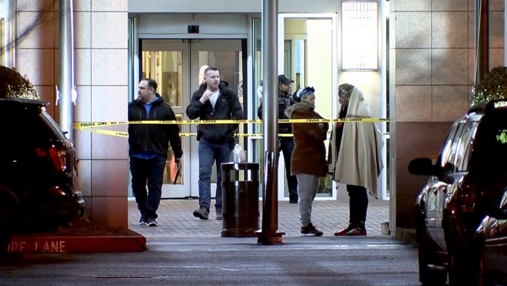PHOTO: Police respond to a deadly shooting at the Embassy Suites Portland Airport Hotel in Portland, Oregon, March 15, 2023.
