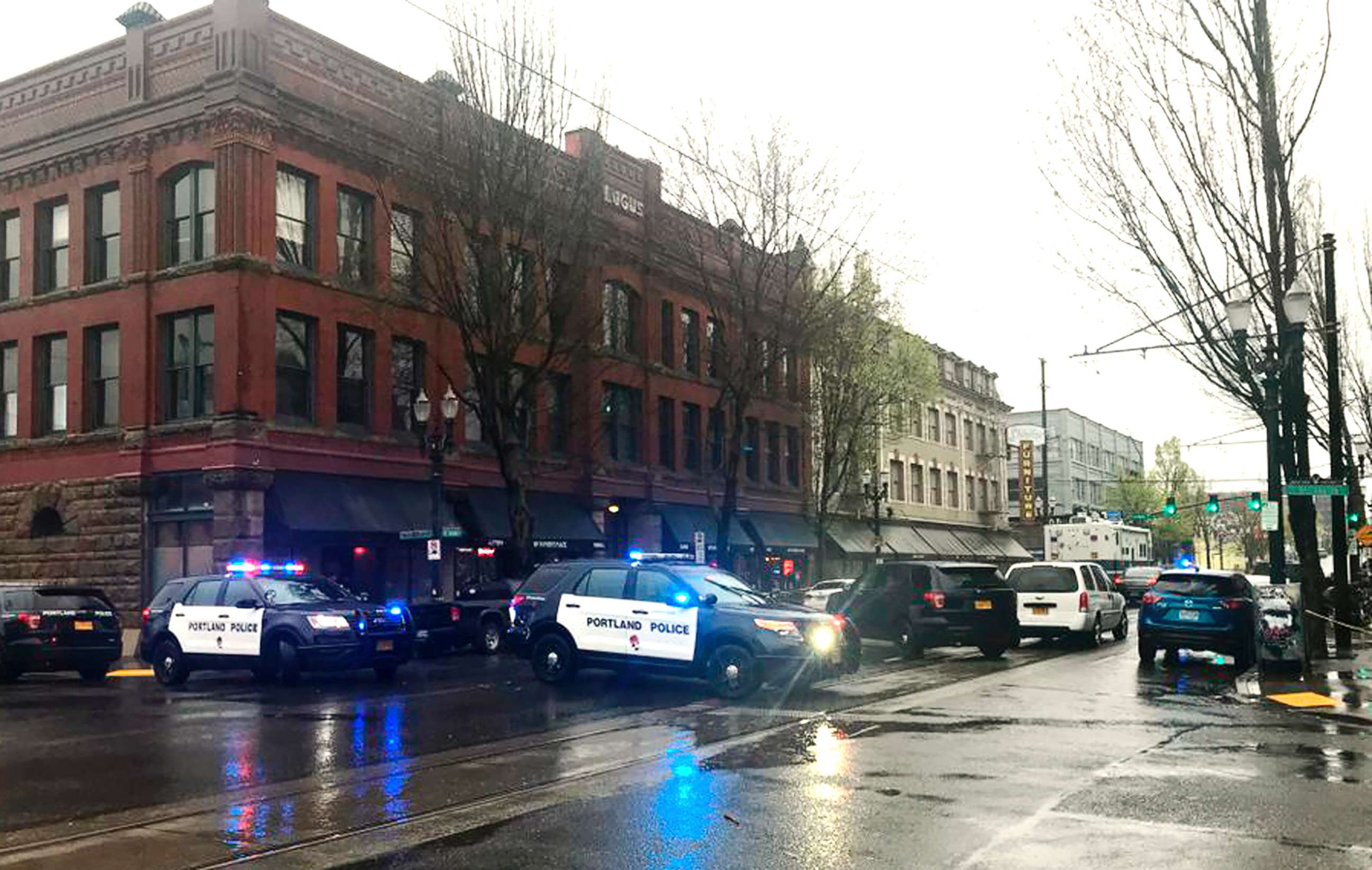 PHOTO: Portland police close a section of a street during an investigation into a shooting inside a homeless shelter in Portland, Ore., April 8, 2018.