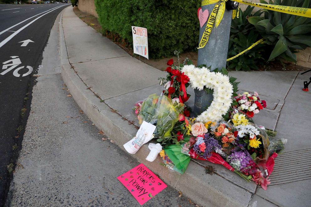 PHOTO: A makeshift memorial was placed by a light pole a block away from a shooting incident where one person was killed at the Congregation Chabad synagogue in Poway, north of San Diego, Calif., April 27, 2019. 