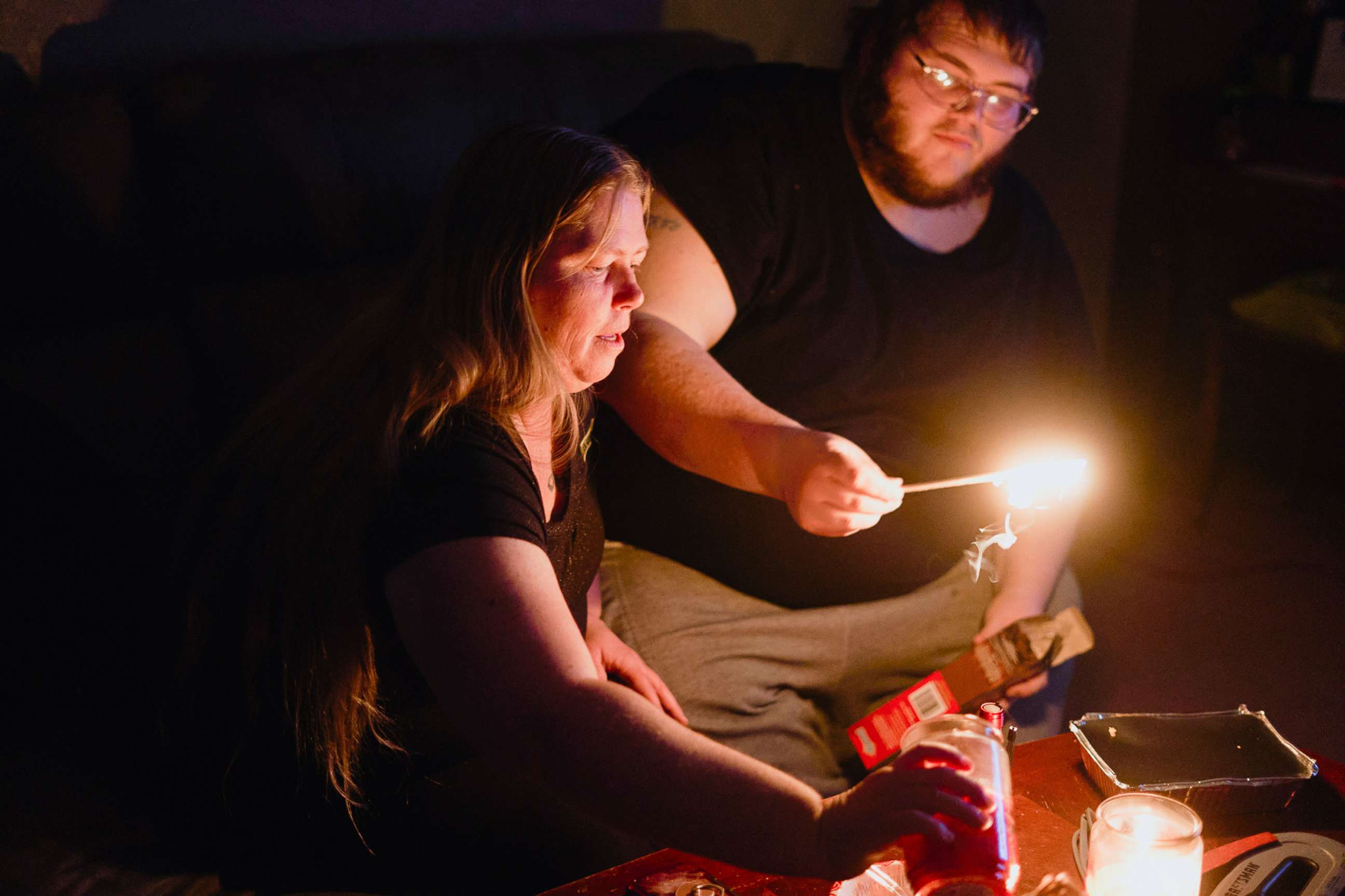 PHOTO: Christina Beverly and John Shearon light candles in their home after winter weather caused electricity blackouts and "boil water" notices in Fort Worth, Texas, Feb. 20, 2021.