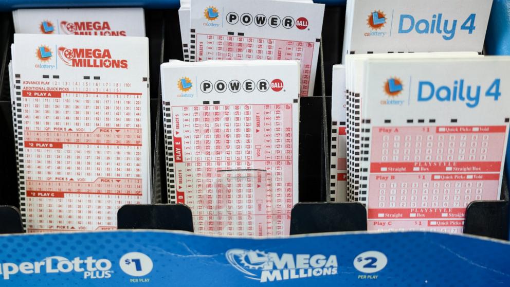Un boleto vendido en Michigan gana el premio mayor de Powerball por valor de $842 millones en el primer sorteo de 2024