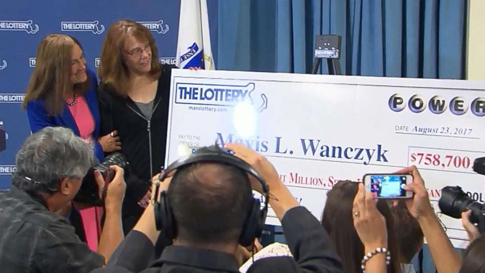 PHOTO: Mavis Wanczyk picked the winning ticket for the Powerball, receiving her 'check' during a press conference, Aug. 24, 2017 for over $750 million dollars. 