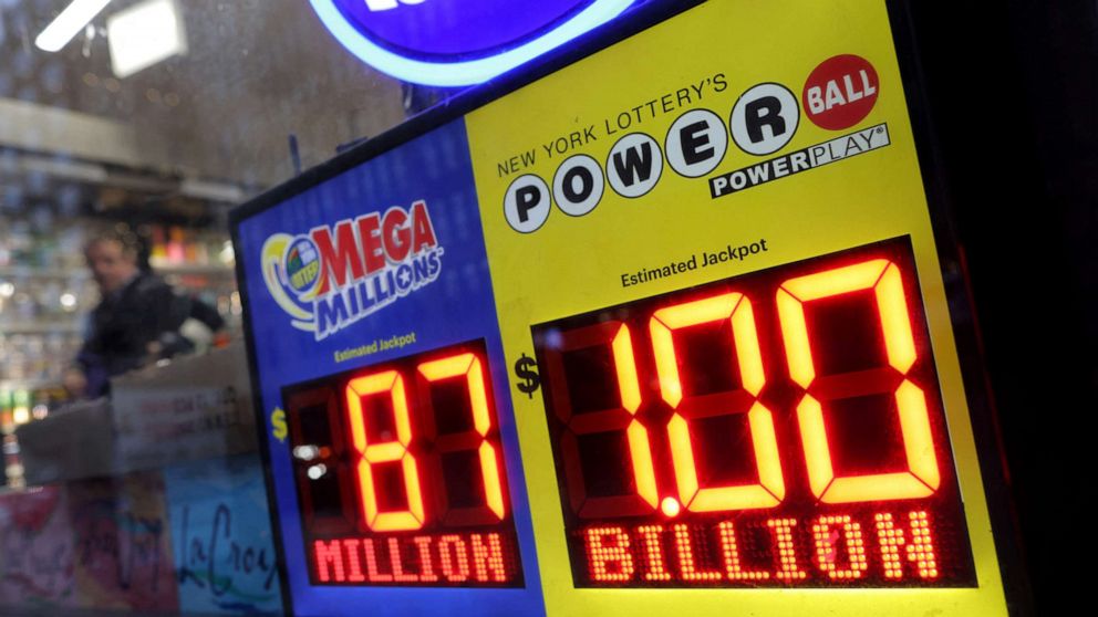 PHOTO: The $1 billion Powerball jackpot is advertised at a store in New York on Oct. 31, 2022.