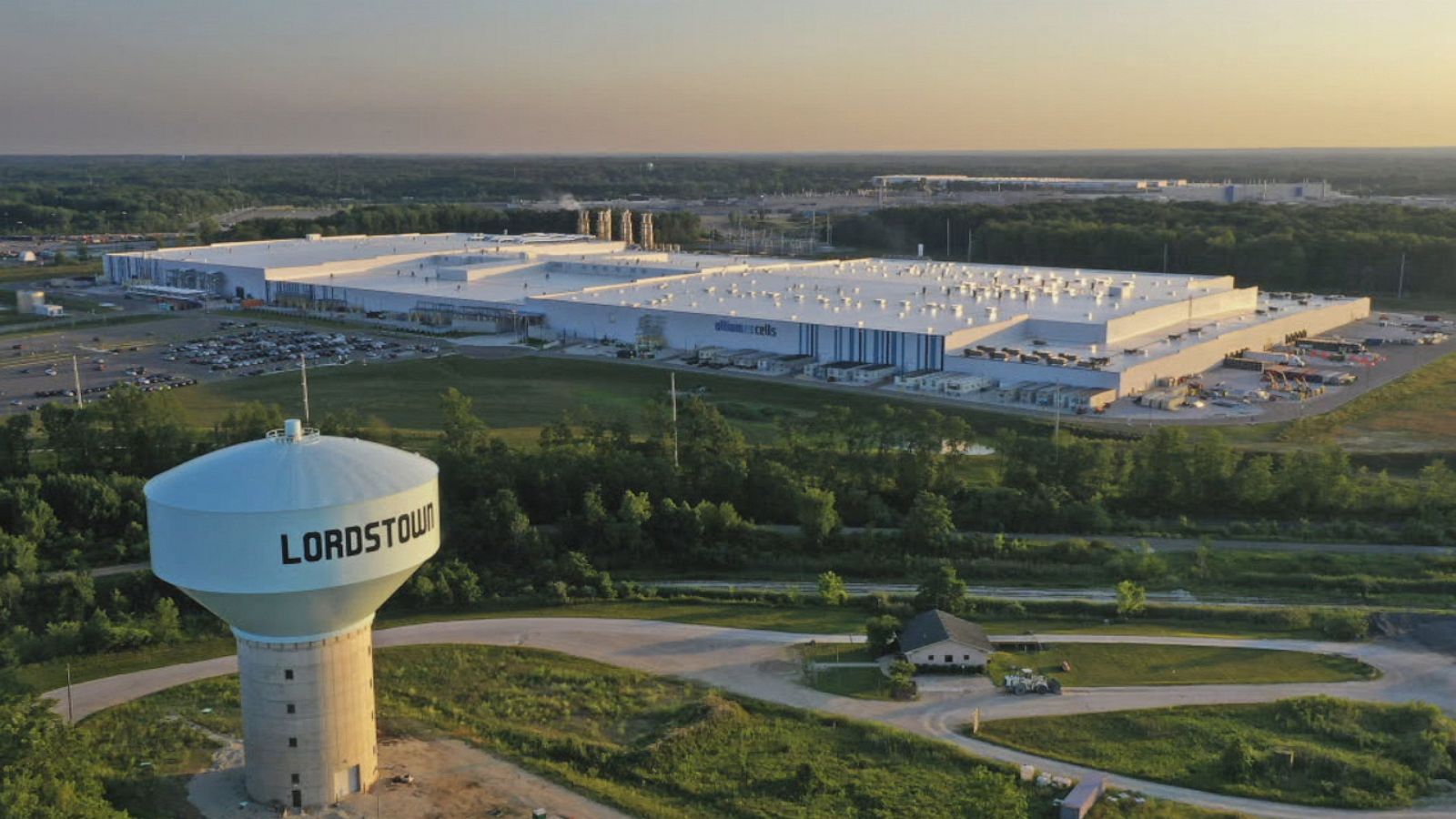 Ohio EV battery plant workers fight for better rights, pay - ABC News