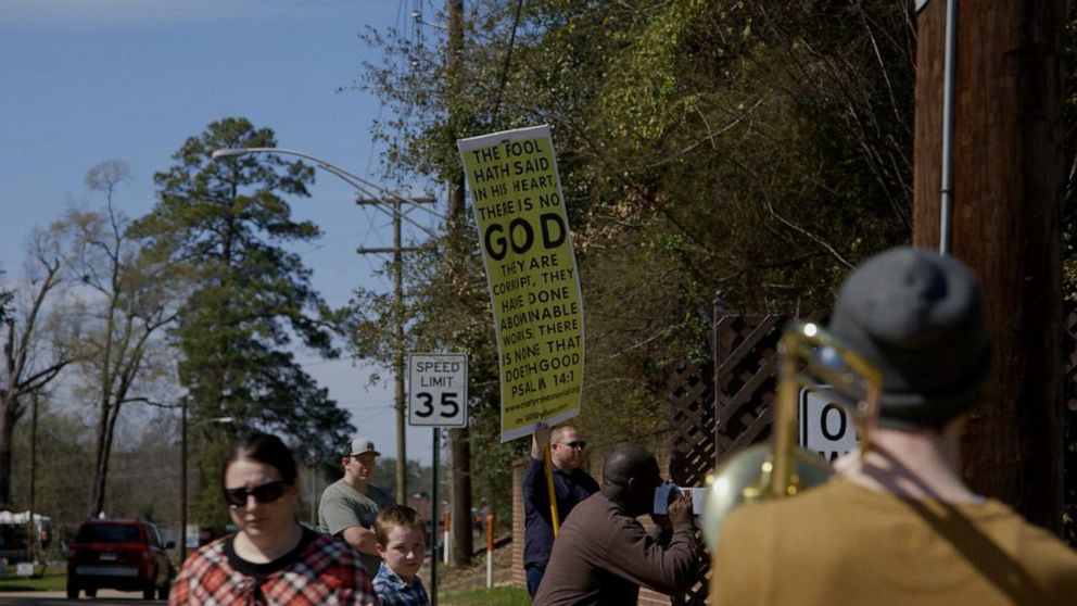 PHOTO: Protesters picket outside the Hope Medical Clinic for Women in Shreveport, Louisiana.