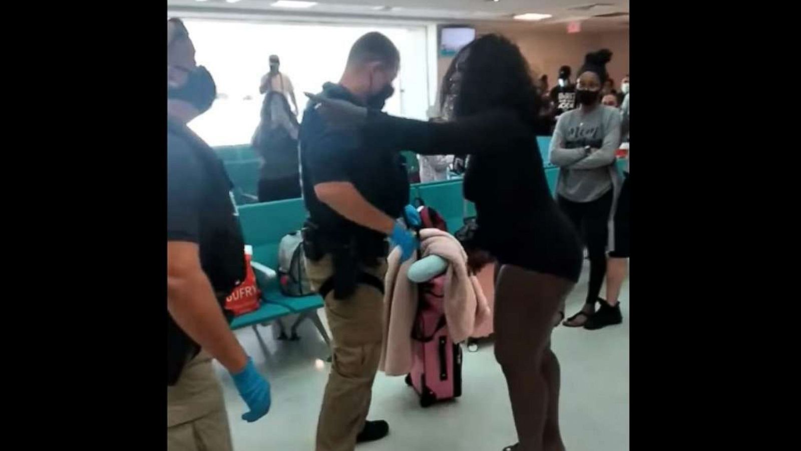 Passengers Fight At San Juan Airport After Being Forced To Return To Gate Abc News