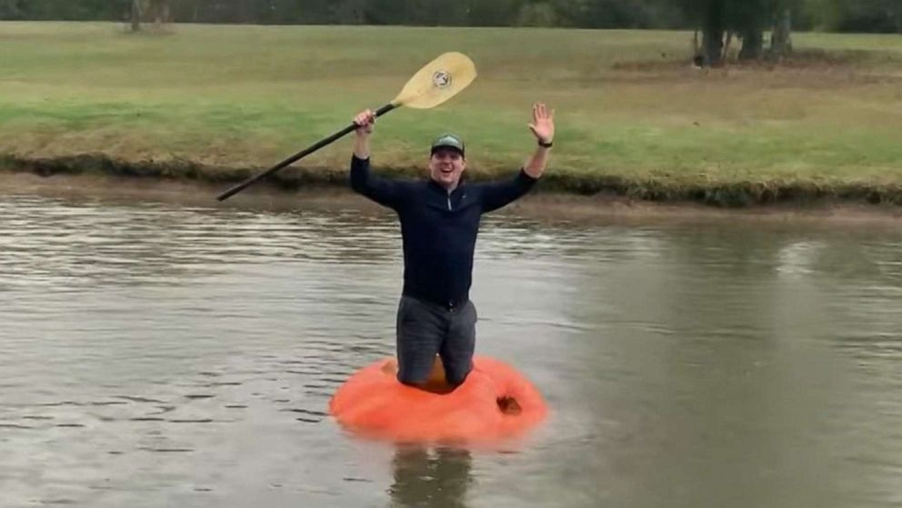 PHOTO: Cleveland, Tenn. man grows 910 pound pumpkin, converts it to a kayak.