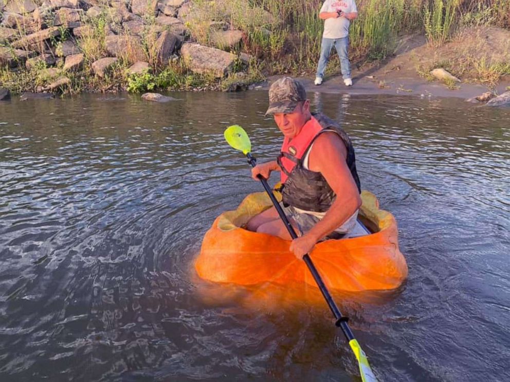 PHOTO: Duane Hansen traveled in 846-pound pumpkin boat down the Missouri River from the City of Bellevue to Nebraska City, Nebraska.