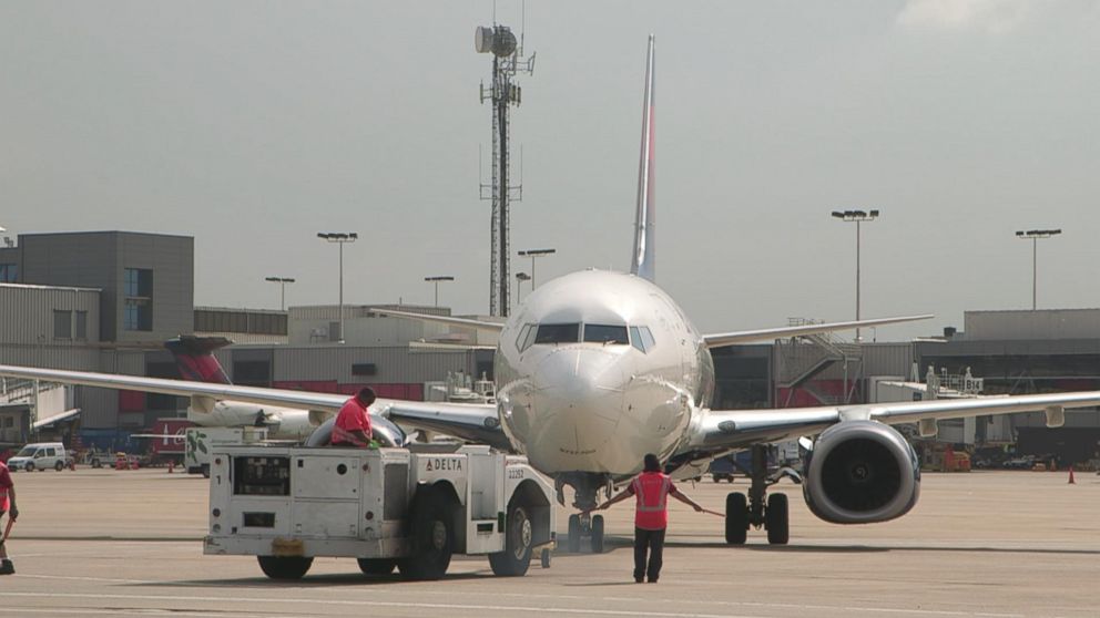 PHOTO: A Delta jet gets pushed back at Hartsfield-Jackson Atlanta International Airport. Airplanes there get pushed back at a 45-degree angle to speed up departure.