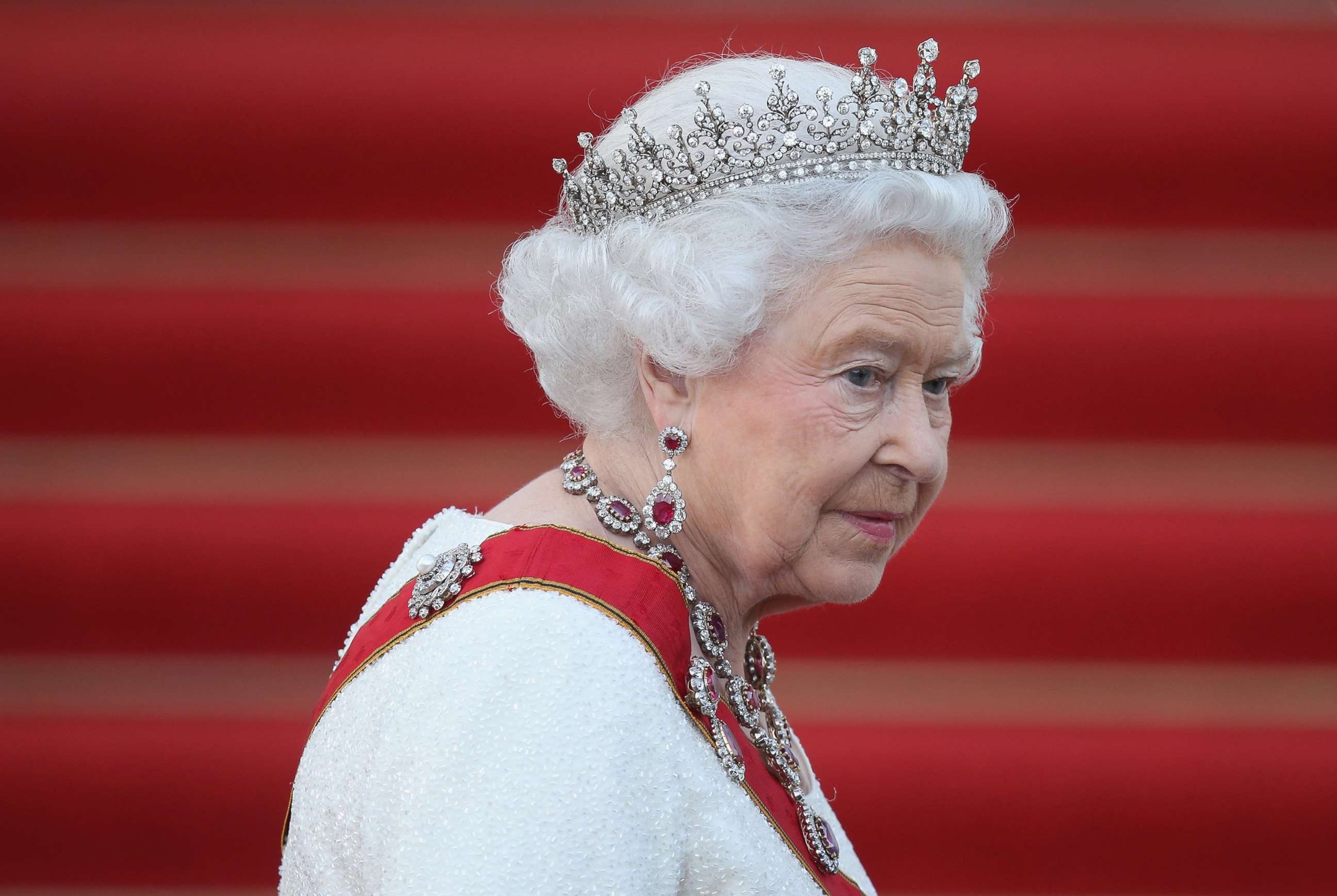 PHOTO: Queen Elizabeth arrives for the state banquet in her honor at Schloss Bellevue palace on the second of the royal couple's four-day visit to Germany, June 24, 2015, in Berlin.