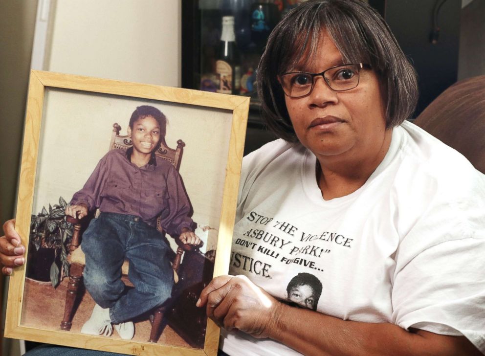 PHOTO: Penny Dees reflects on the life of her daughter Quiana Dees who was murdered in May 1992. 
