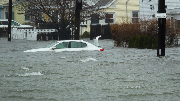 2 million in 13 states struggle with power loss, flooding after nor ...