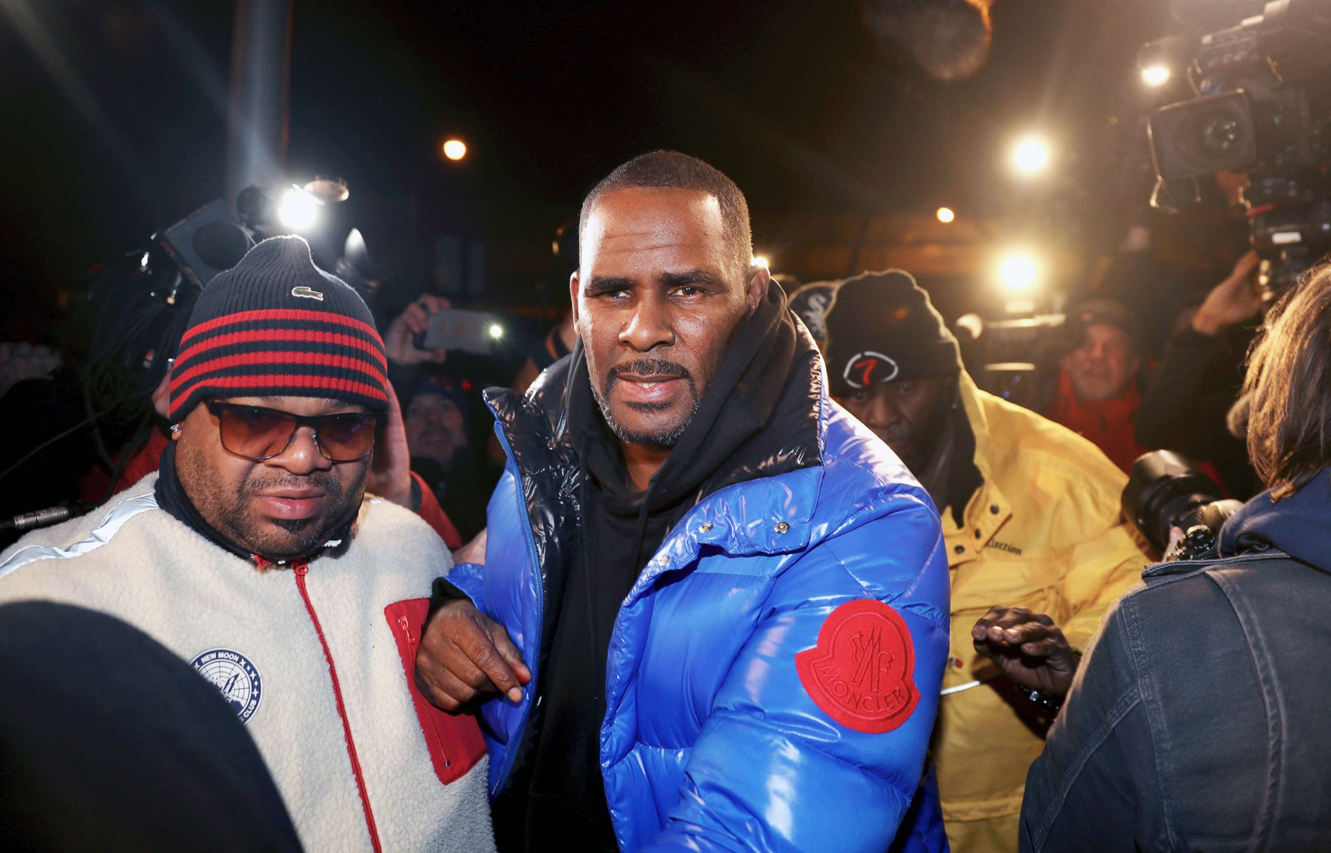 PHOTO: R. Kelly turns himself in at 1st District police headquarters in Chicago, Feb. 22, 2019.