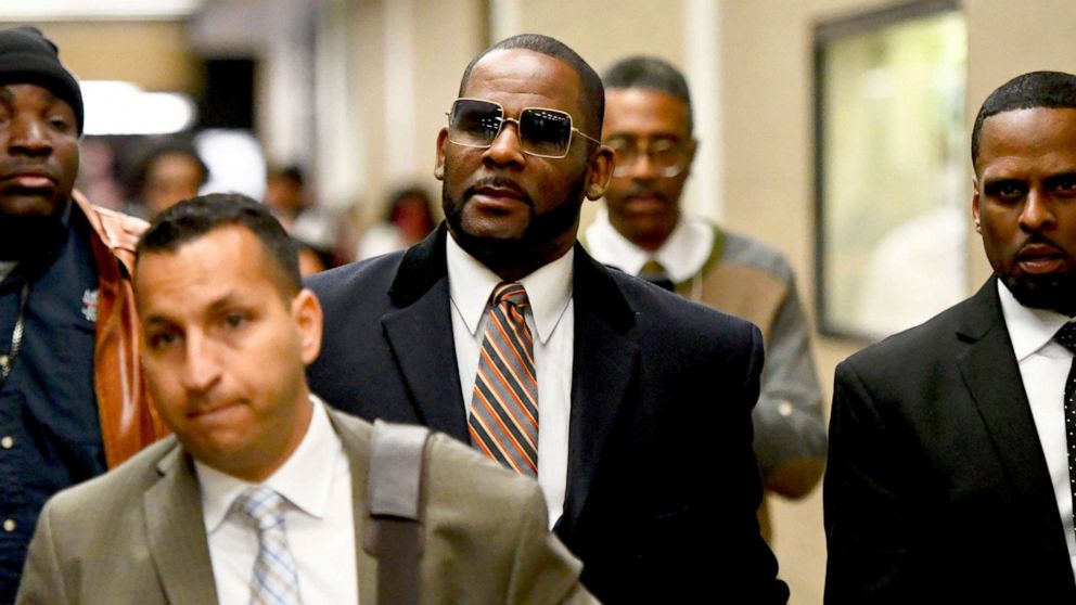PHOTO: Musician R. Kelly, center, leaves the Daley Center after a hearing in his child support case, May 8, 2019, in Chicago.