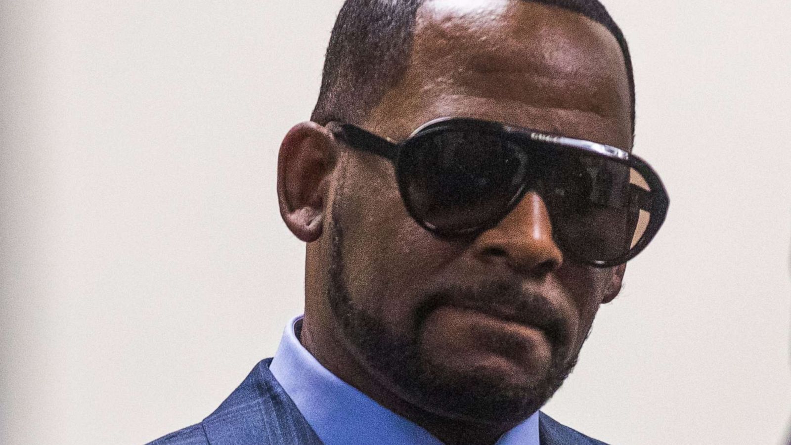 PHOTO: In this file photo R & B singer R. Kelly at the Cook County Circuit Court at the Daley Center in Chicago, March 6, 2019.