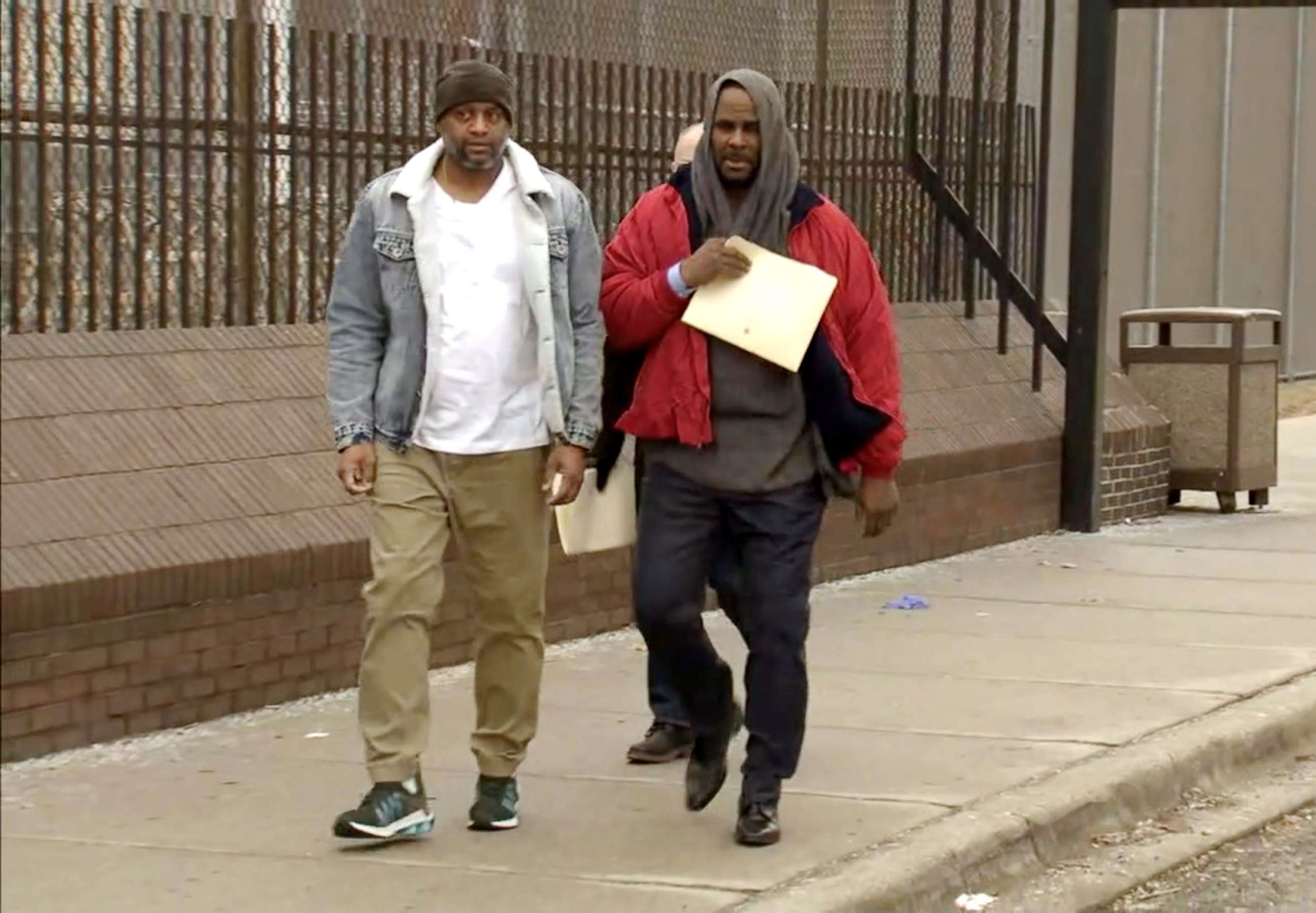 PHOTO: R-Kelly is released from jail in Chicago, March, 09, 2019.