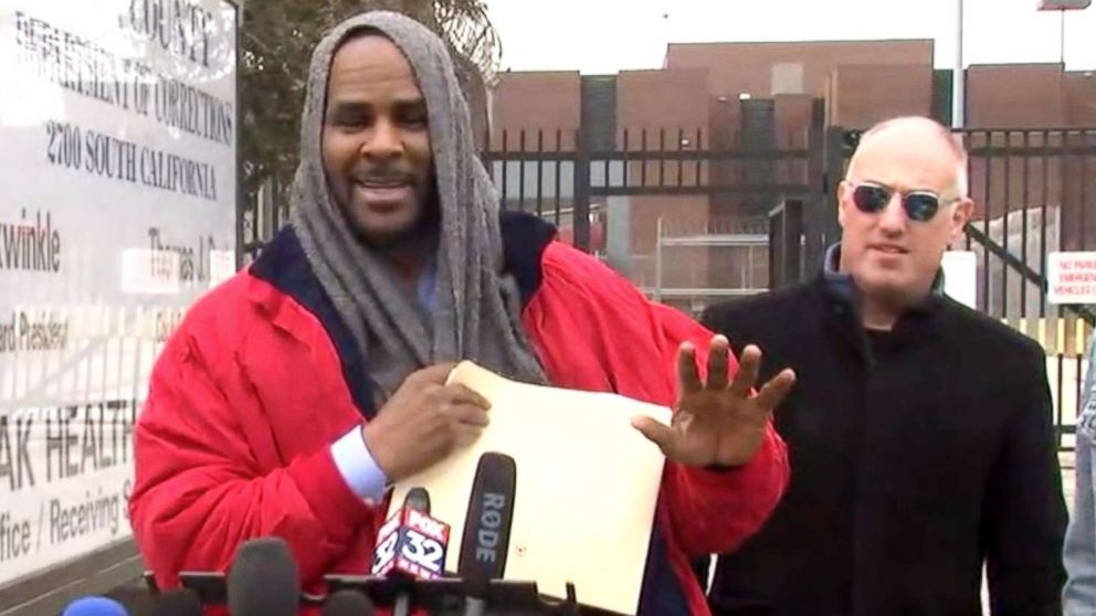 PHOTO: R-Kelly is released from jail in Chicago, March, 09, 2019.