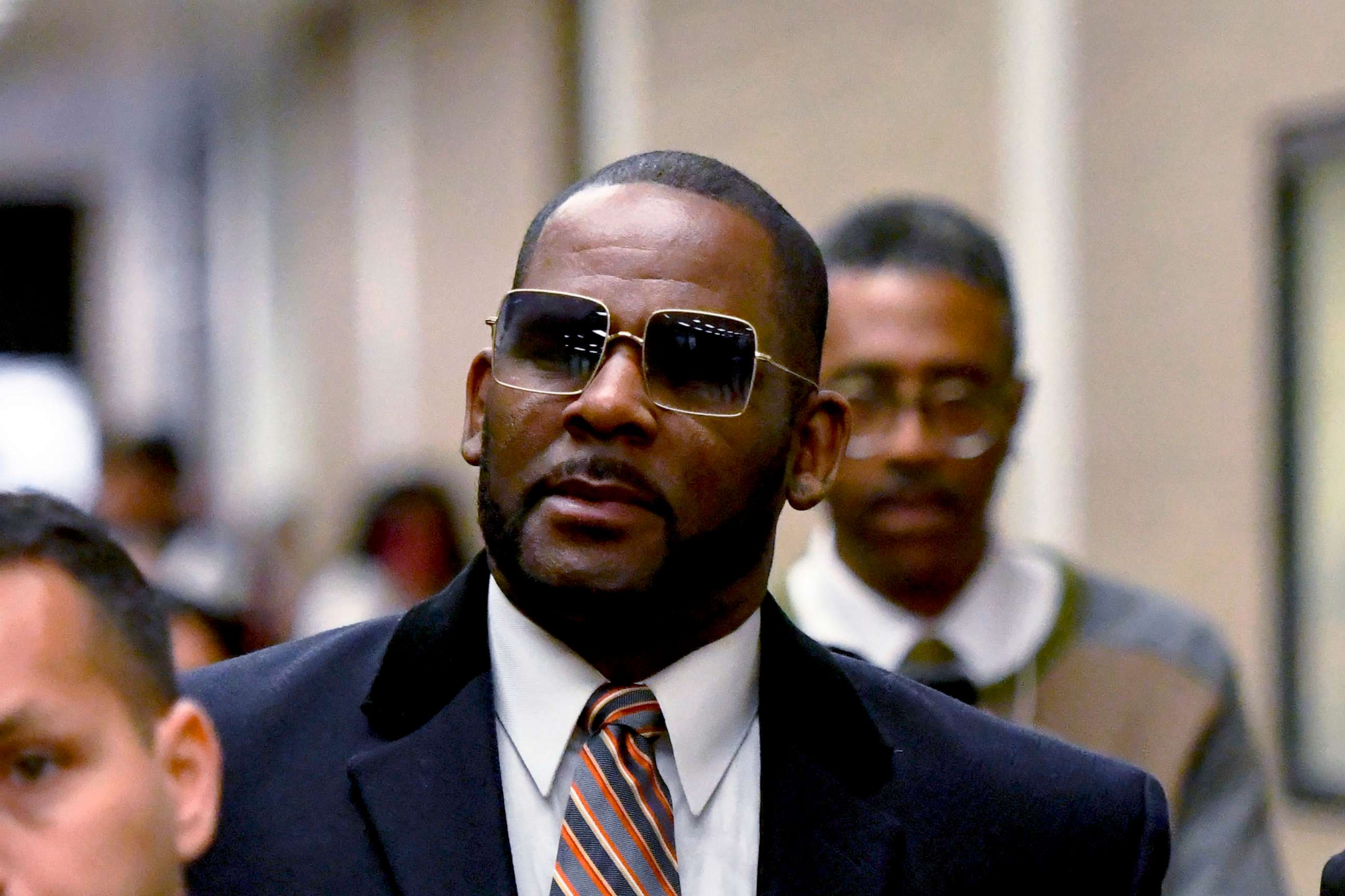 PHOTO: R. Kelly, center, leaves the Daley Center after a hearing in his child support case May 8, 2019, in Chicago.