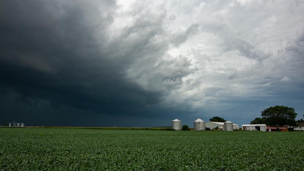 Midwest Severe Storms: Tornadoes Threaten Illinois, Kentucky, Ohio – Blizzard Warnings in North Dakota and Minnesota