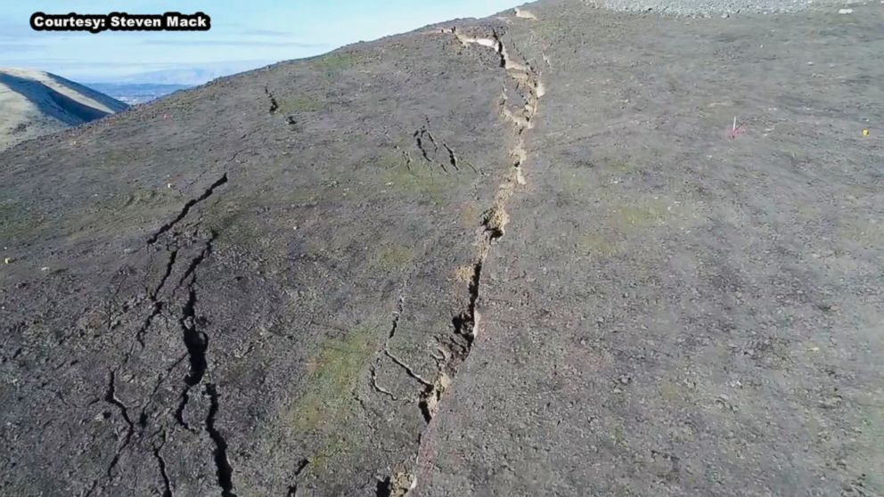 PHOTO: The crack on Rattlesnake Ridge in south-central Washington state is growing every day. 