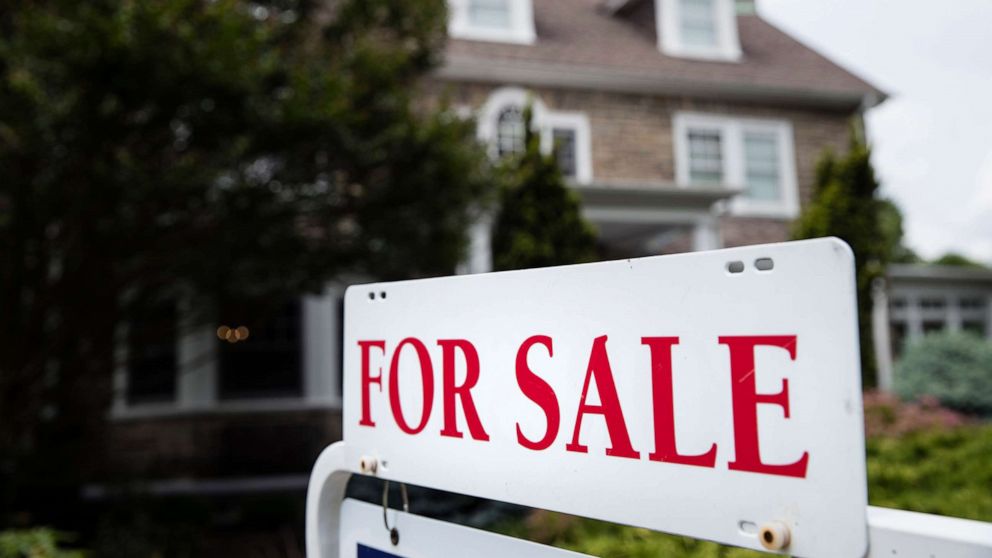 PHOTO: A realtor's "For Sale" sign stands in front of a house in 2018.