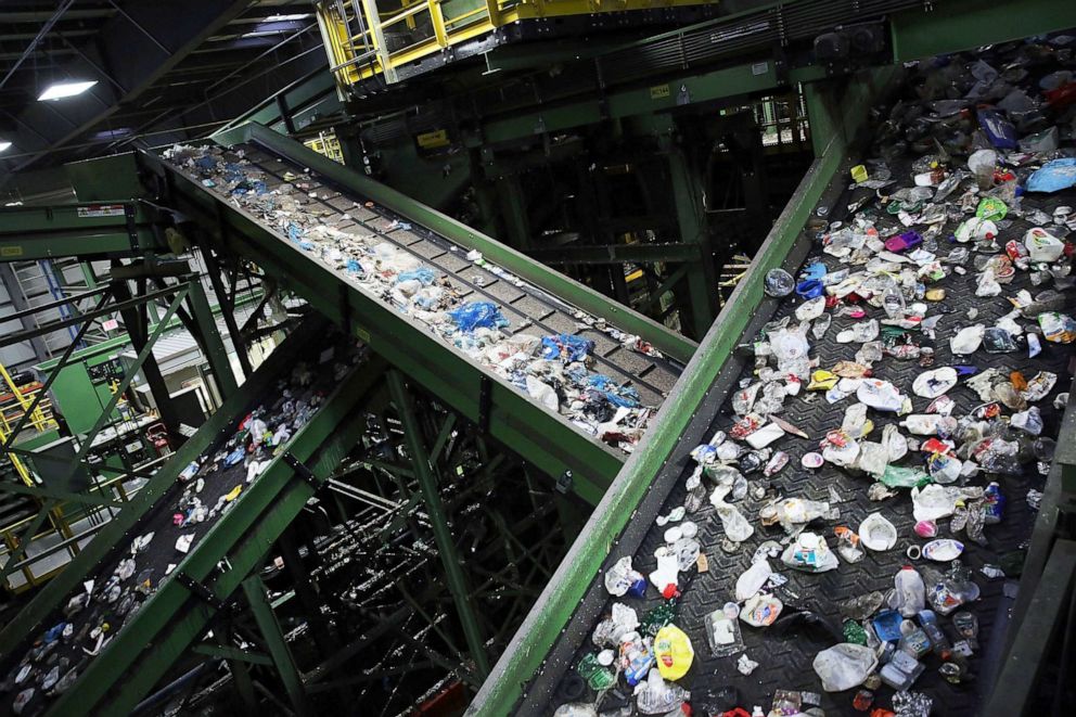 PHOTO: Recyclables are sorted at the Sims Municipal Recycling Facility, on the Brooklyn waterfront in New York, April 22, 2015. 