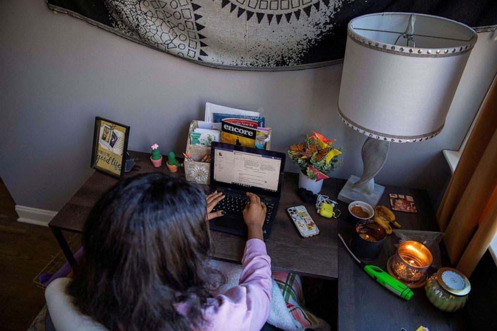 PHOTO: Fulton County Public Schools 8th grader Ceani Williams participates in an online class during a virtual learning day at a desk in her bedroom in Milton, Georgia, Jan. 4, 2022.