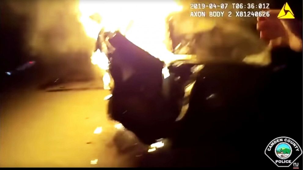 Dramatic Video Shows Officers Pulling Victims Out Of Burning Car Before Its Engulfed In Flames 3606