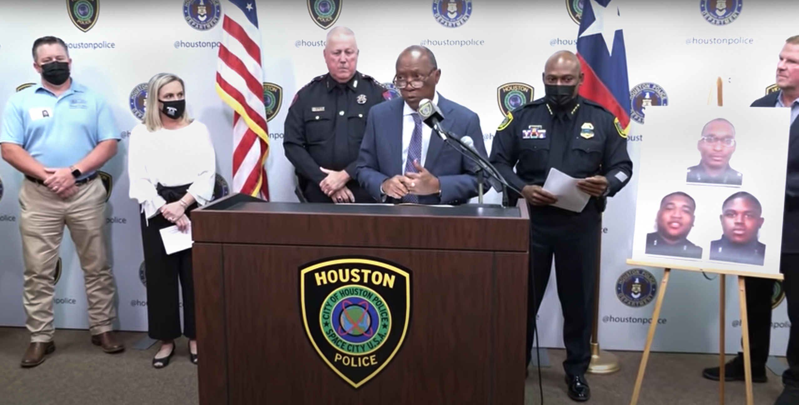 PHOTO: Mayor Sylvester Turner speaks during a Houston Police department news conference, Oct. 20, 2021, to announce a reward for information leading to the identity and prosecution of a gunman who ambushed three constable deputies.