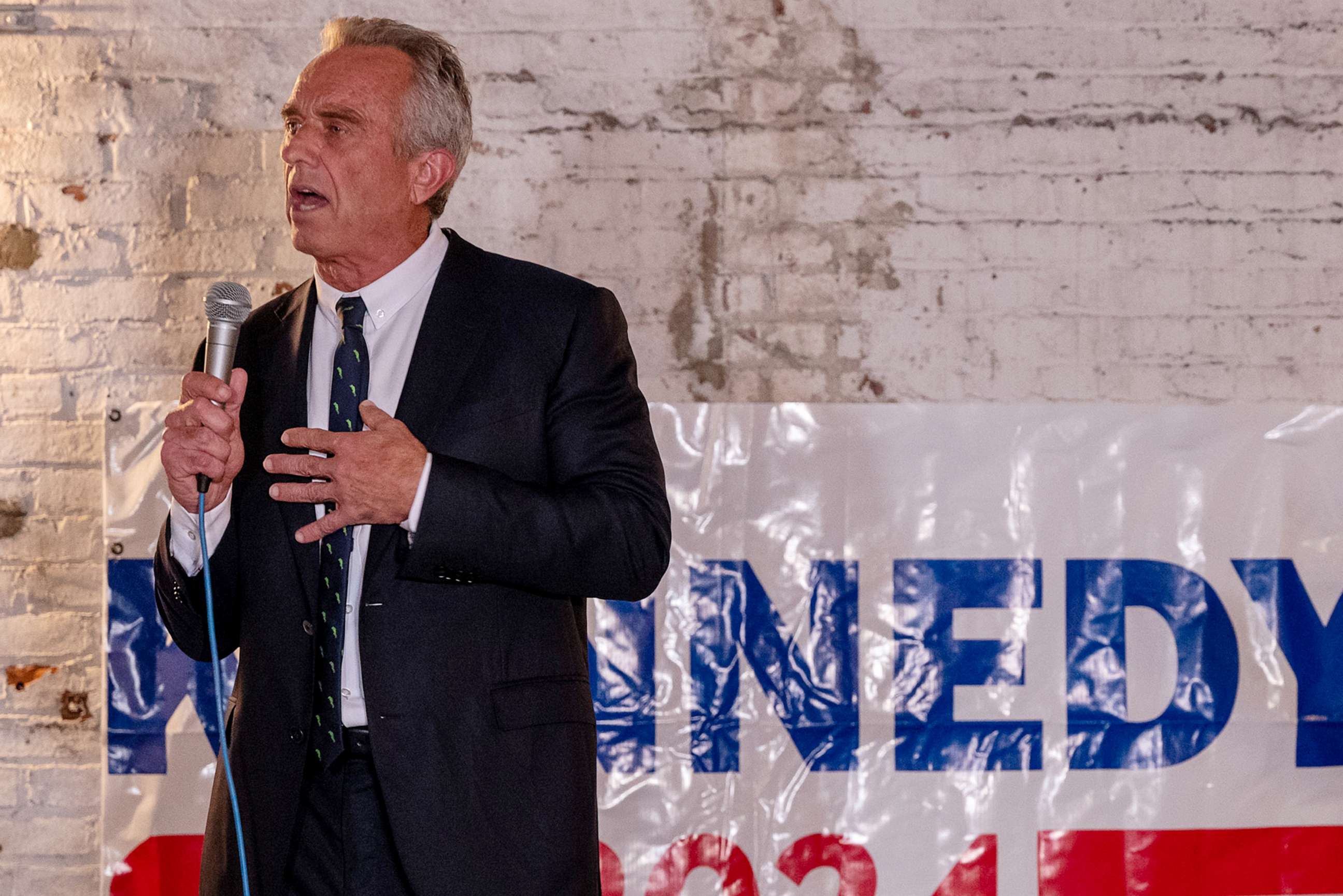PHOTO: NEW YORK, NEW YORK - AUGUST 30: Democratic presidential candidate Robert F. Kennedy, Jr. holds a campaign event on August 30, 2023 in the Brooklyn borough of New York City.