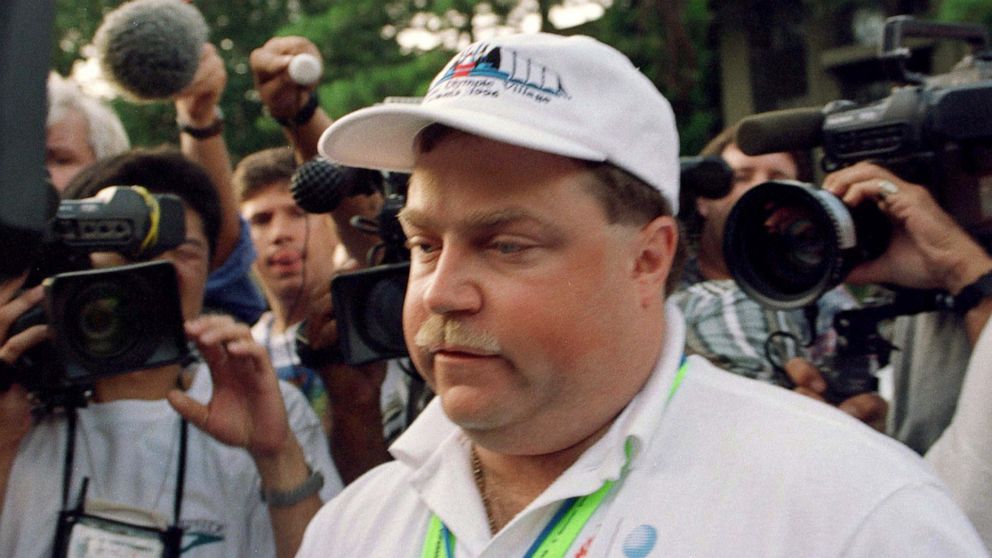 PHOTO: Richard Jewell returns to his home outside Atlanta on July 30, 1996, after being questioned by authorities.