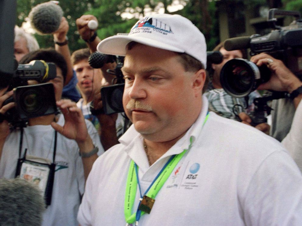 PHOTO: Richard Jewell returns to his home outside Atlanta on July 30, 1996, after being questioned by authorities.