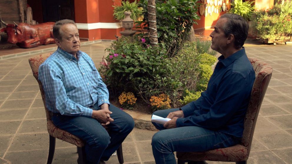 PHOTO: Rick Davis speaking with ABC News' Bob Woodruff in Patzcuaro, Mexico.