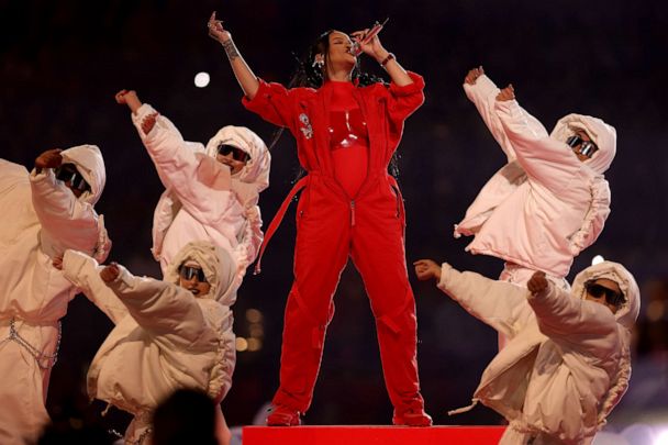 Rihanna Gives A Peek Into Her Sizzling Performance At Super Bowl