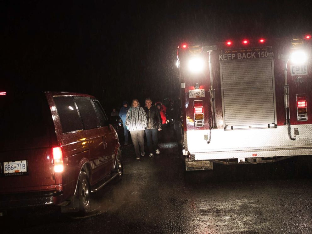 PHOTO: A van backs down the road as Tofino, British Columbia, residents and visitors flood out of the community center after the tsunami warning ends, on Tuesday, Jan. 23, 2018.